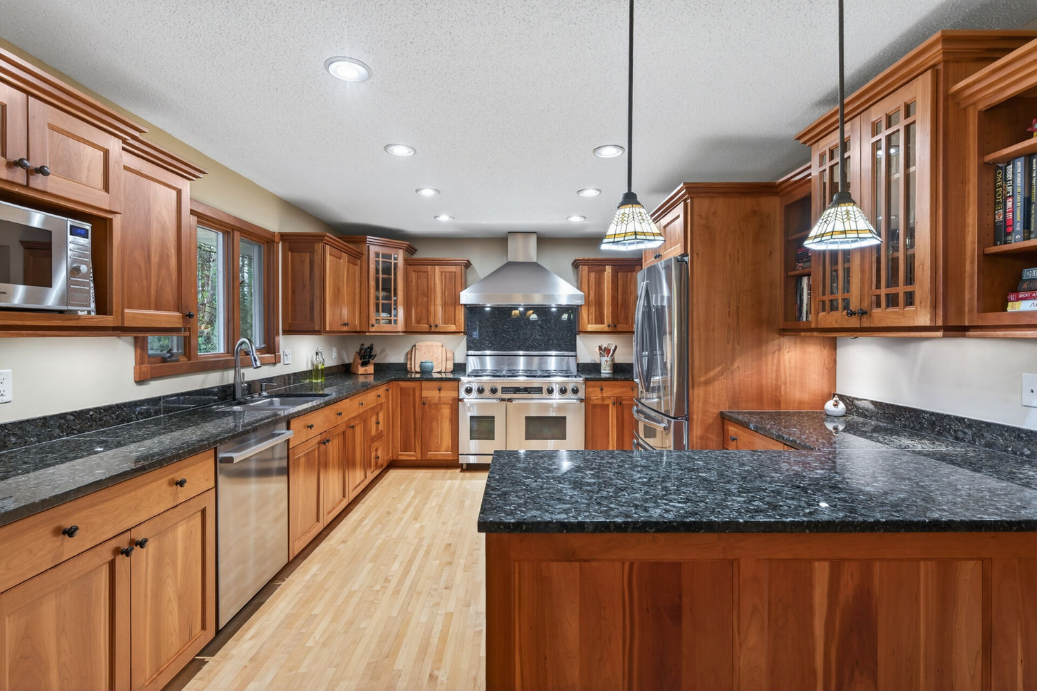 13_13787_116th_St_N13_mls