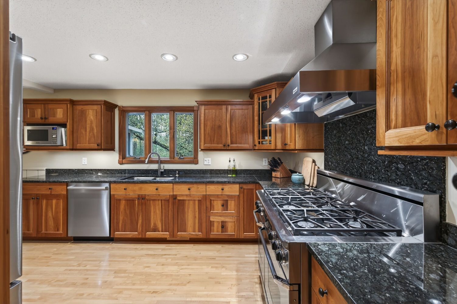 15_13787_116th_St_N15_mls