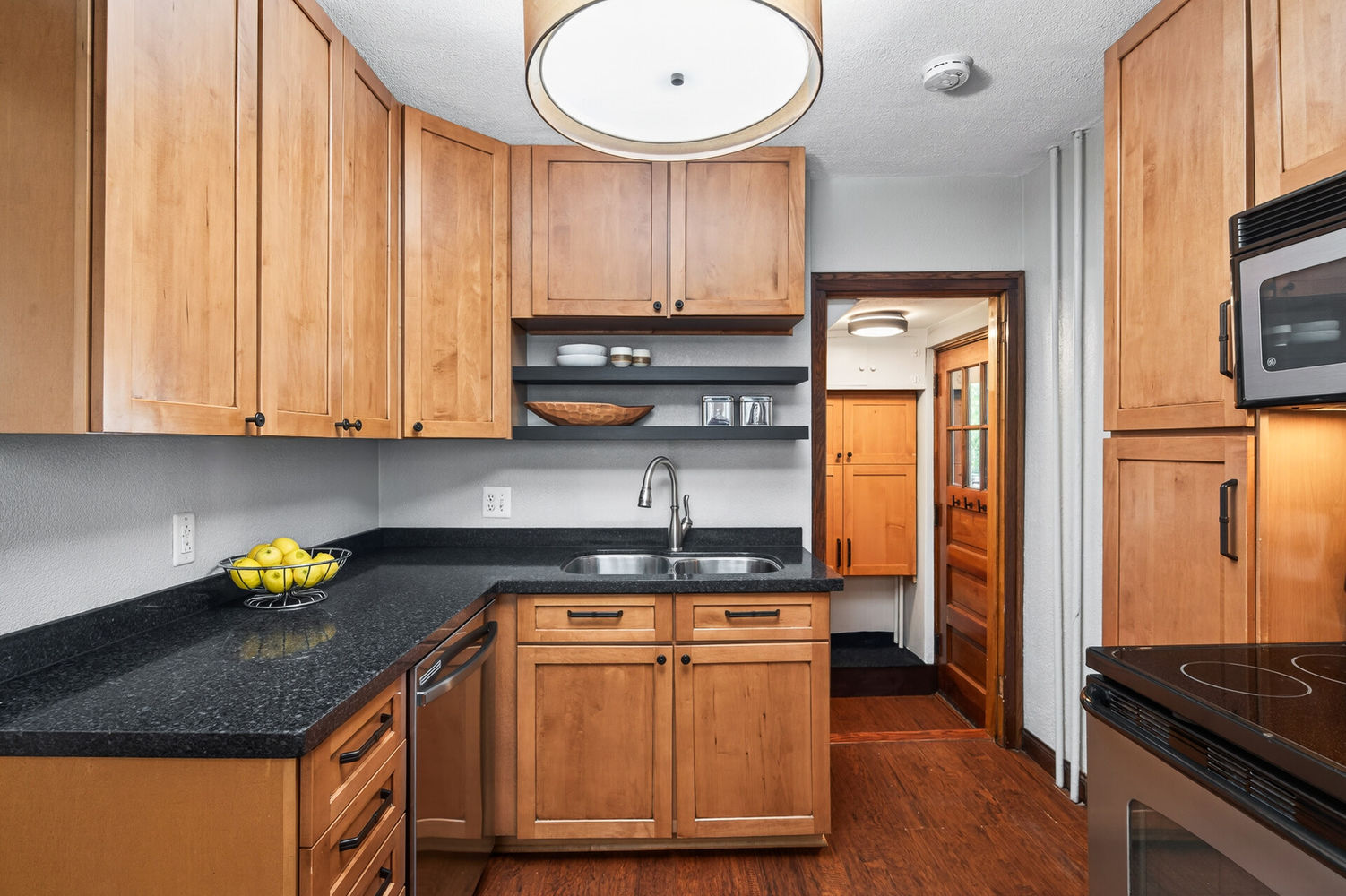 17_2103_Saint_Clair_Ave17_mls