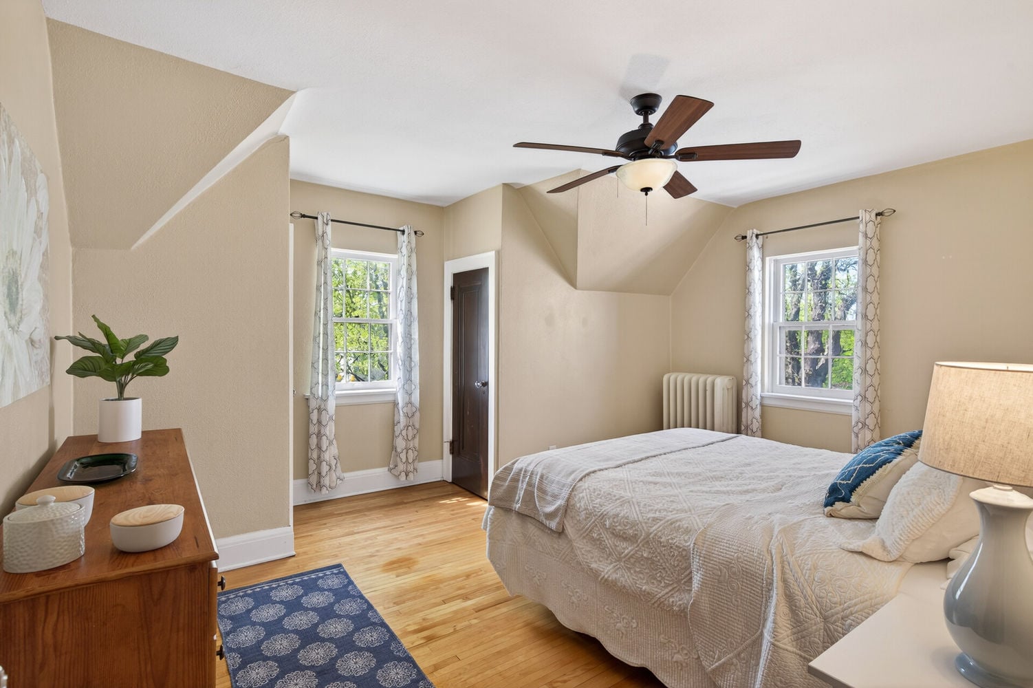 25_2103_Saint_Clair_Ave25_mls