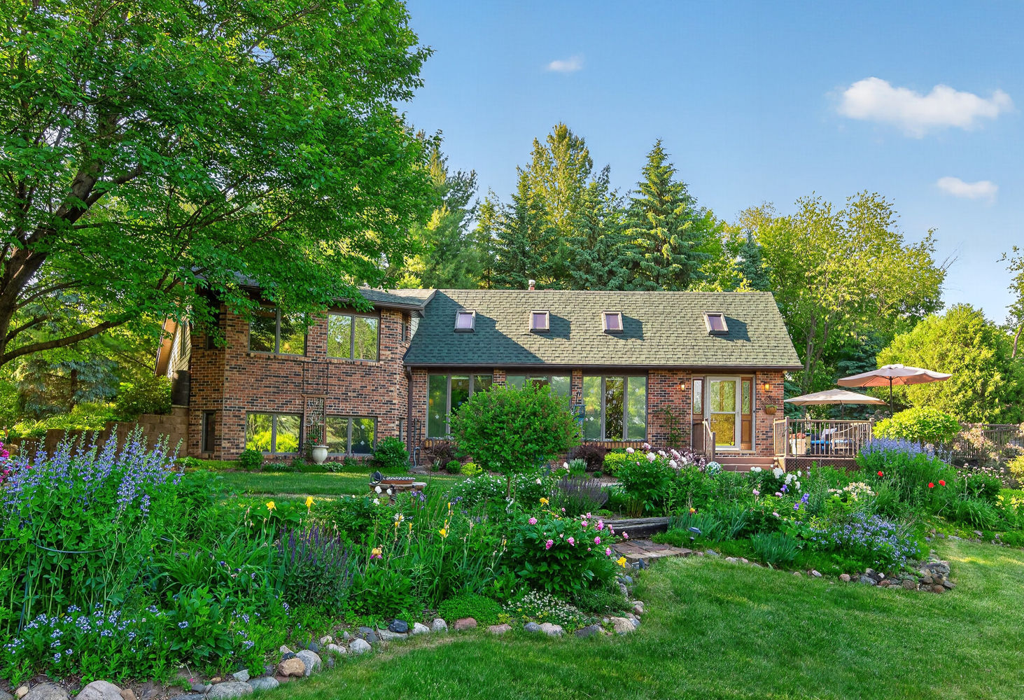 01_8840_River_Heights1_mls