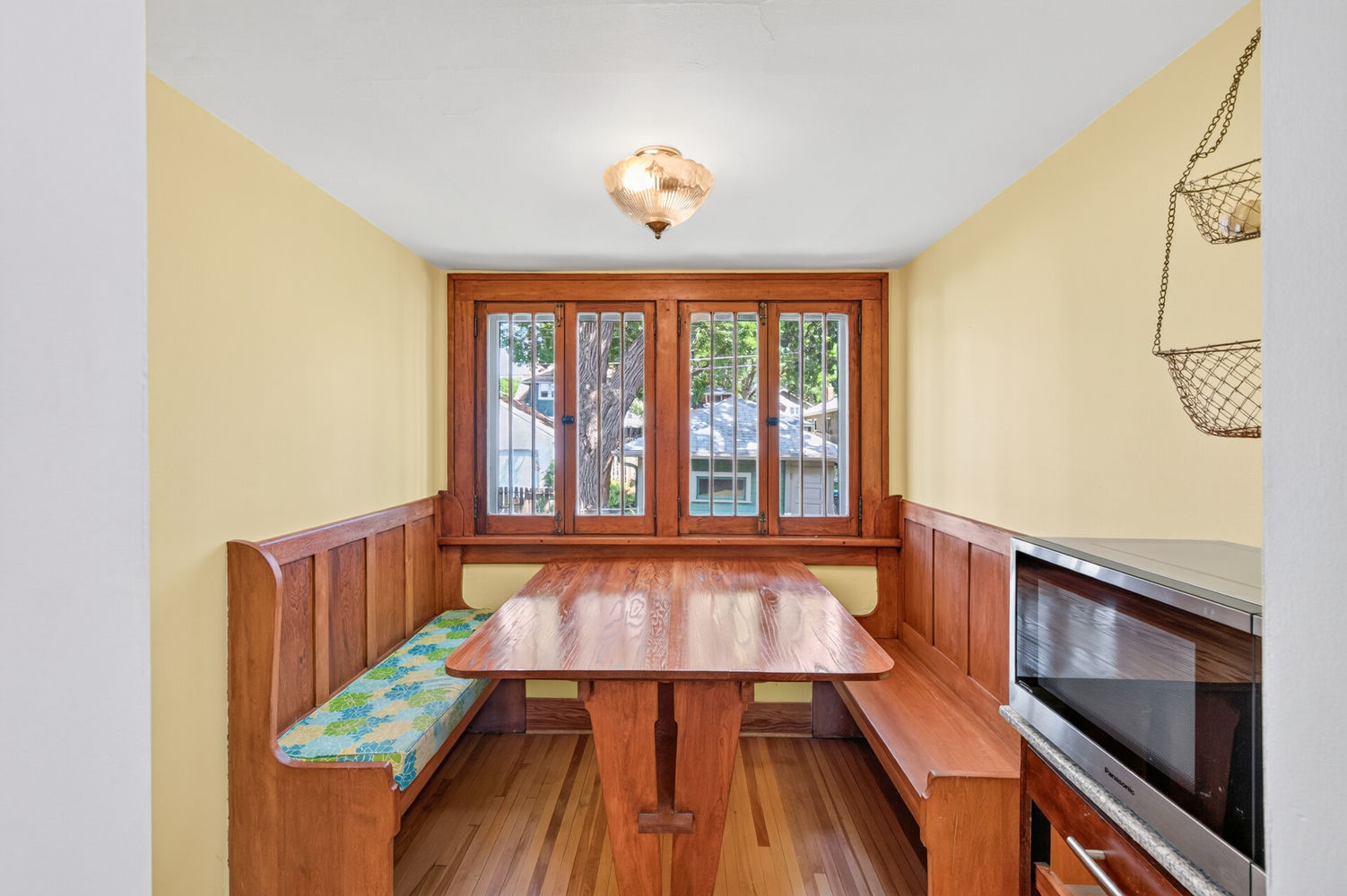 24_1587_Wellesley24_mls