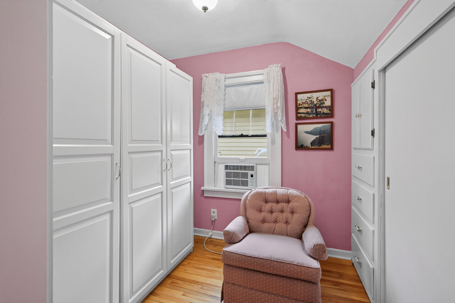 31_1587_Wellesley31_mls