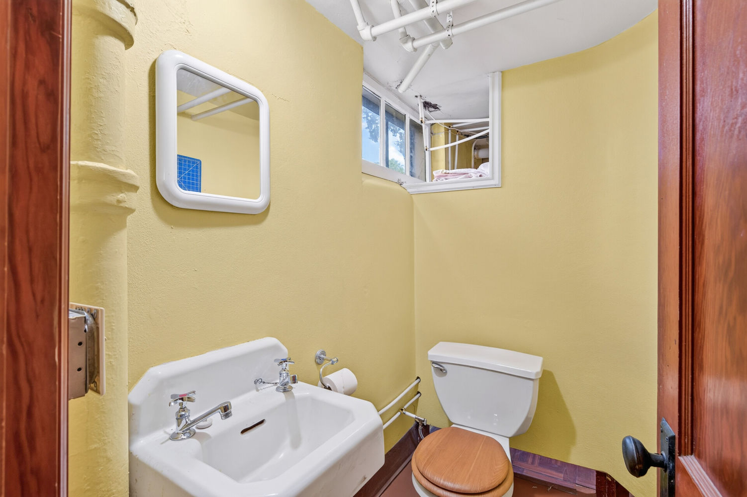37_1587_Wellesley37_mls