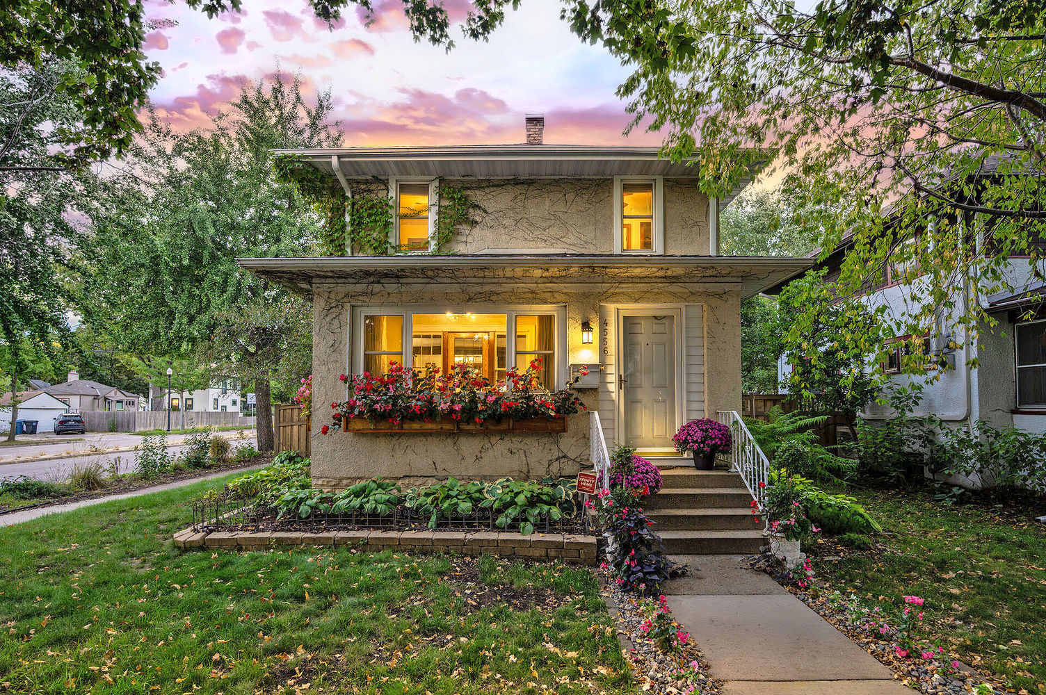 4556 43rd ave Front Twilight 1