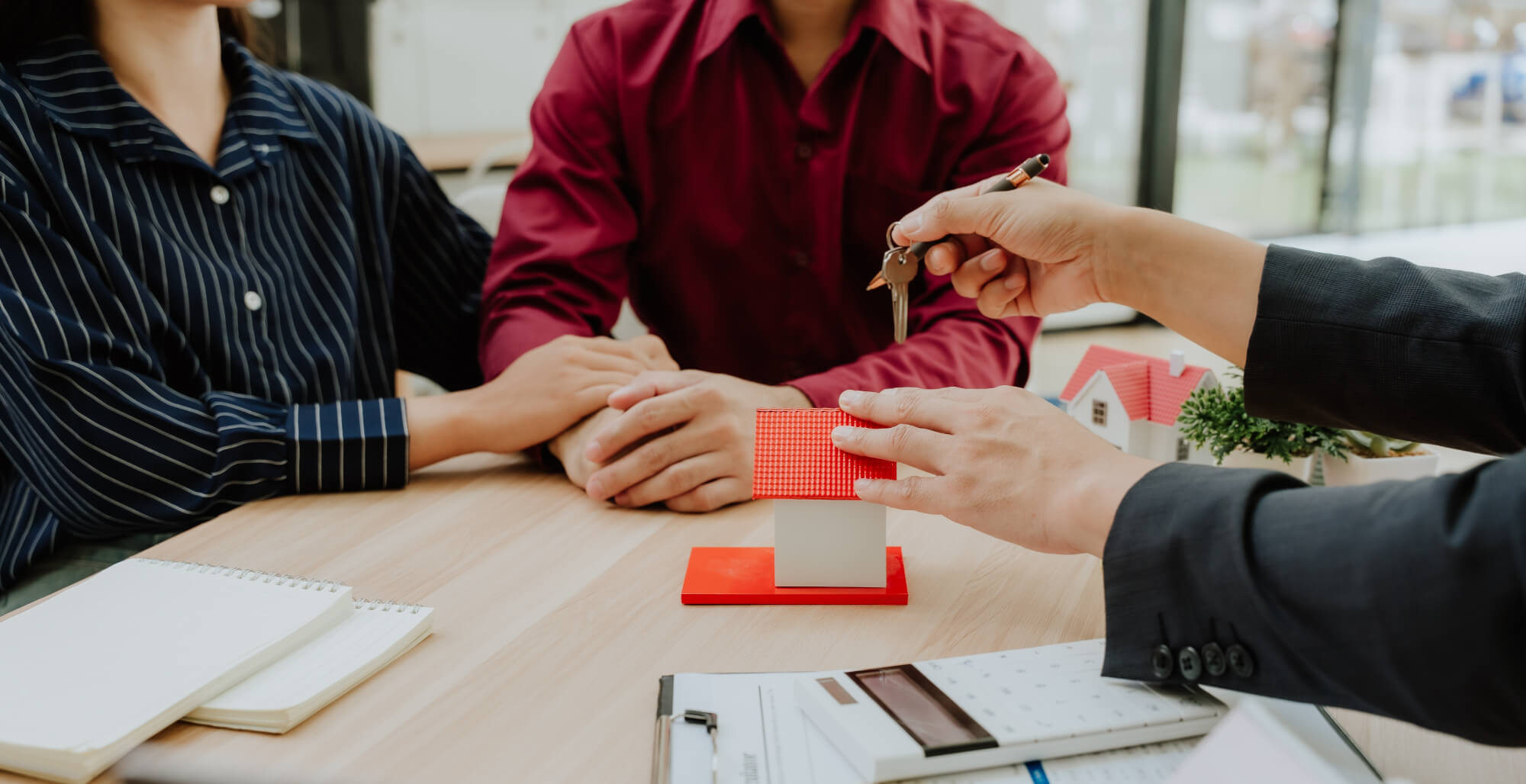 couple house purchase meeting