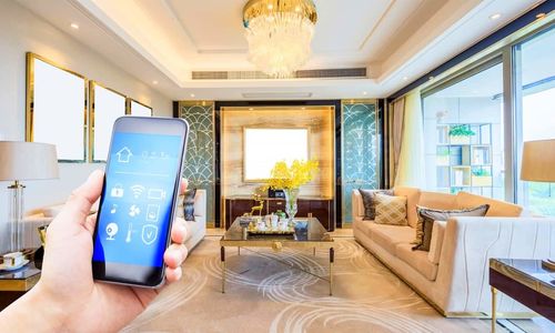 How important is smart home technology in luxury homes