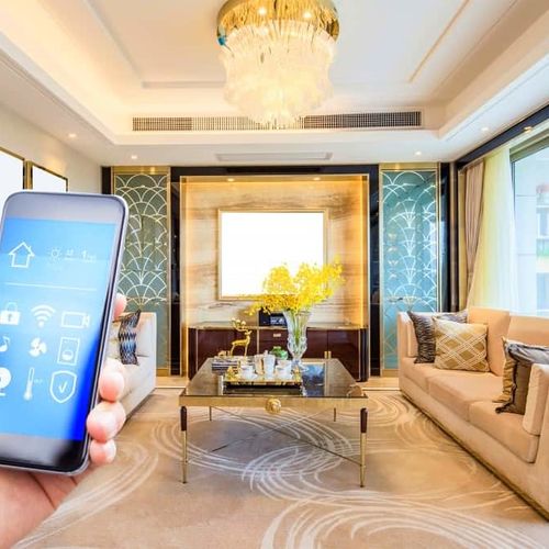 How important is smart home technology in luxury homes