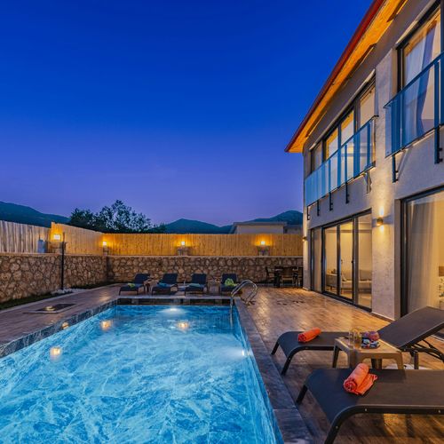 The Private Resort Backyard: Luxury Outdoor Living Trends Taking Over Metro Detroit in 2026