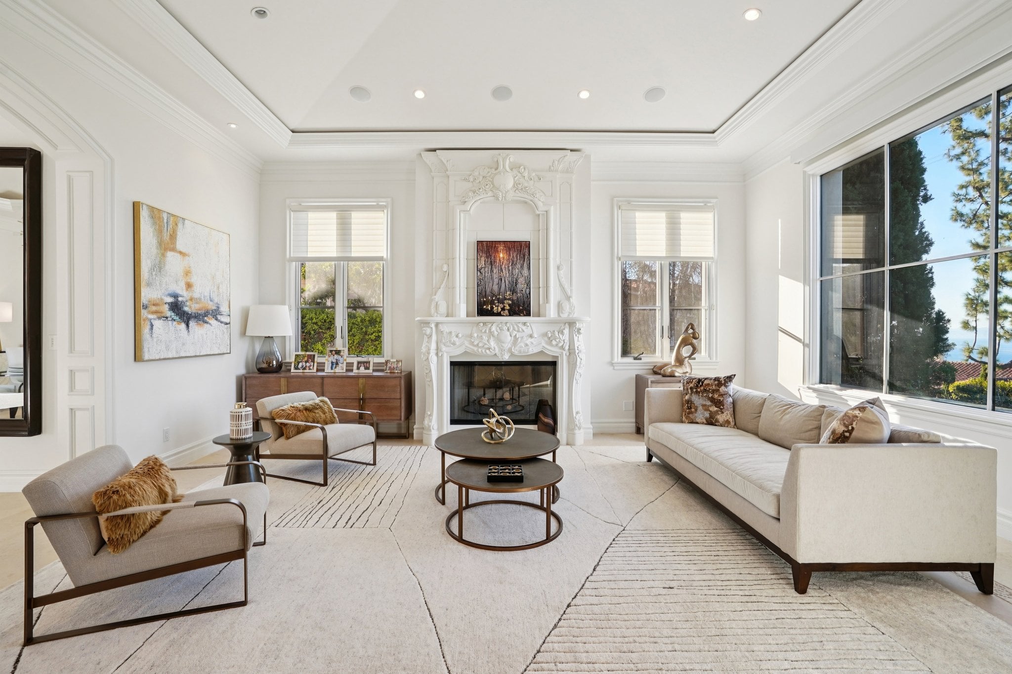 2232 Via La Brea — Living