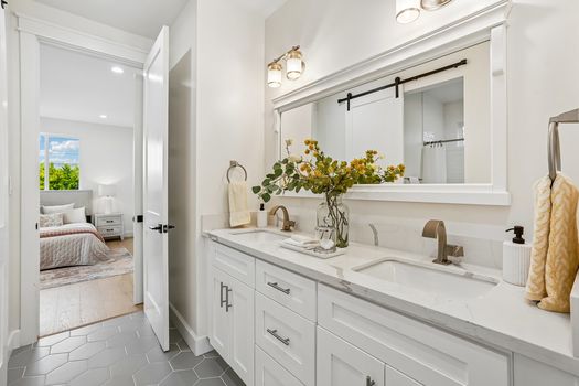 57-web-or-mls-McConnell Ave-S0608-057