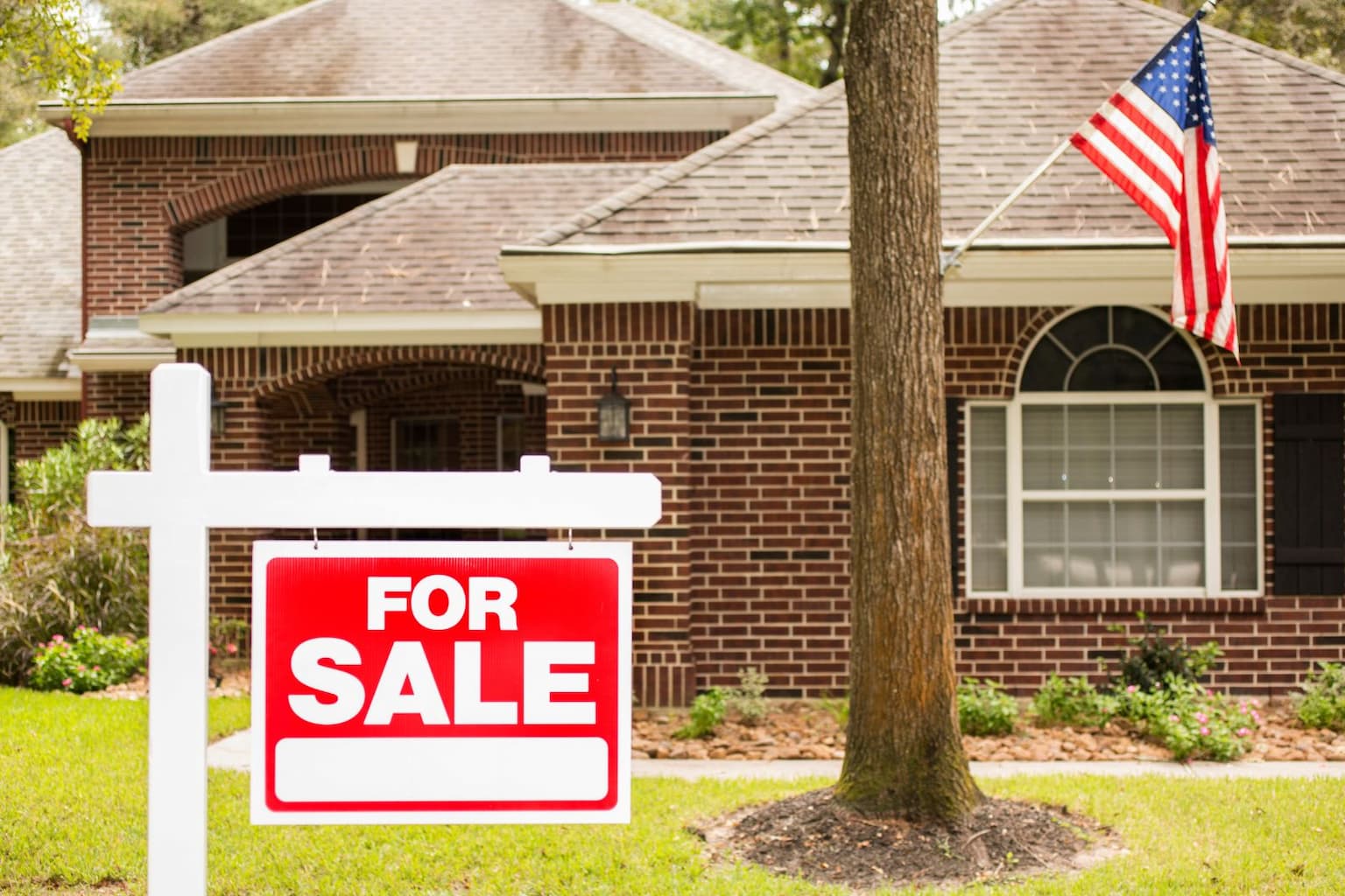Illustration of a house with a “For Sale” sign