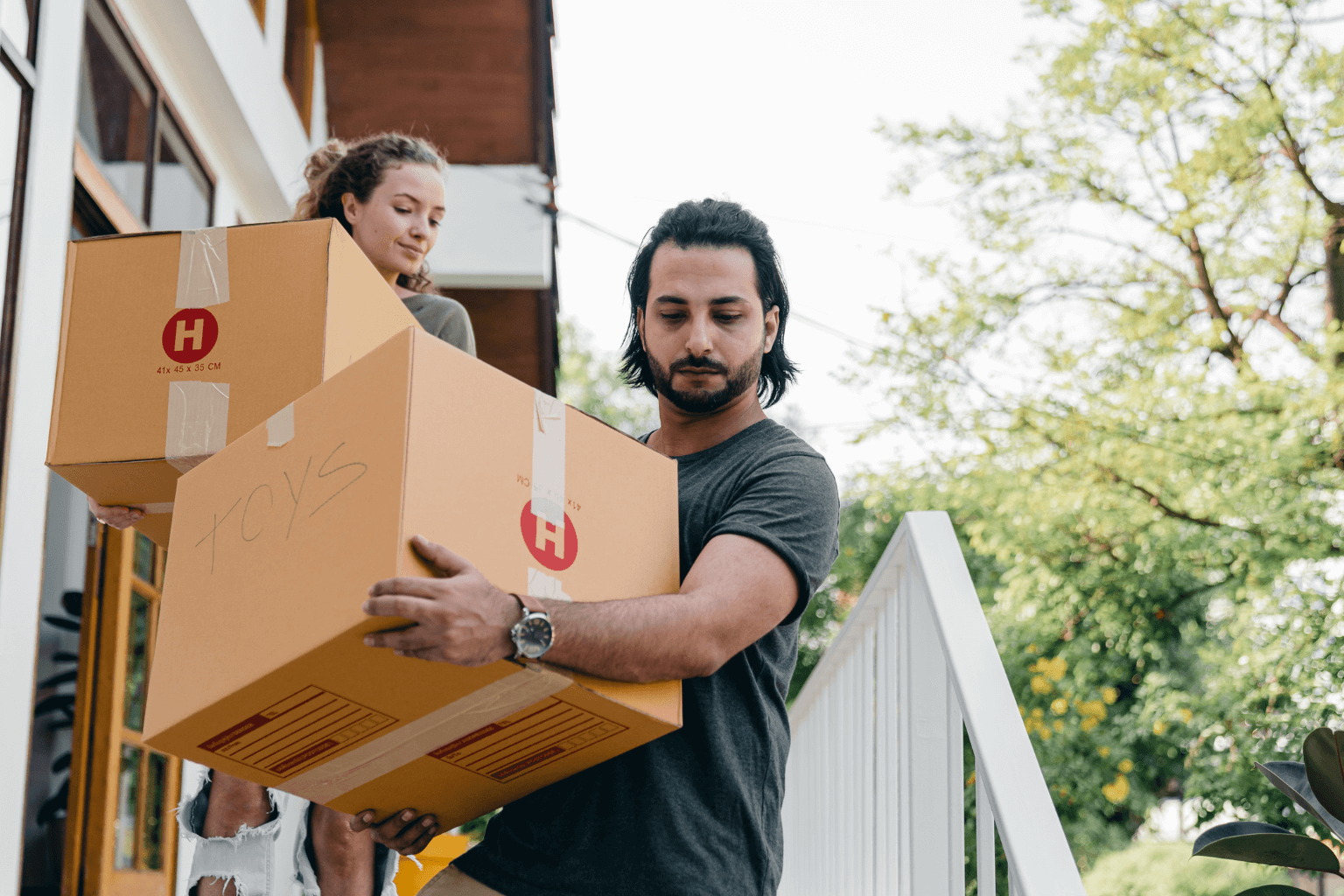 Tenant carrying moving boxes out of a rental unit