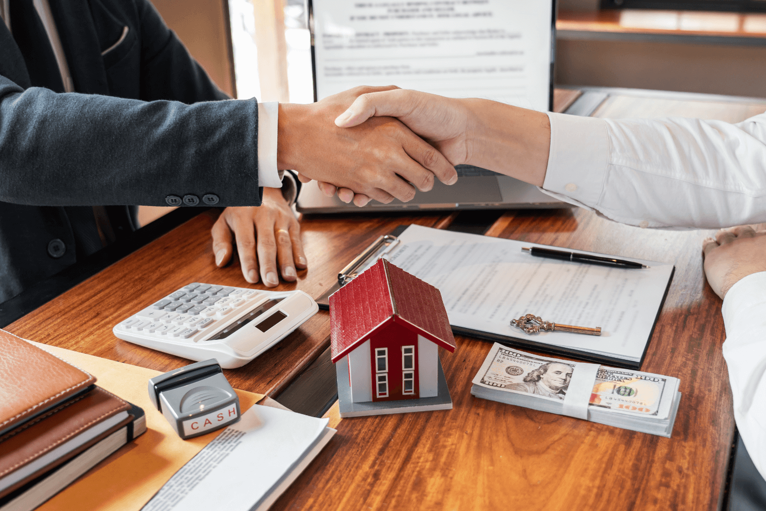 Homeowner receiving a cash offer from real estate investor