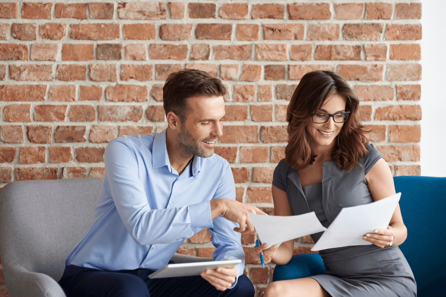 Homeowner discussing price strategy with a real estate agent
