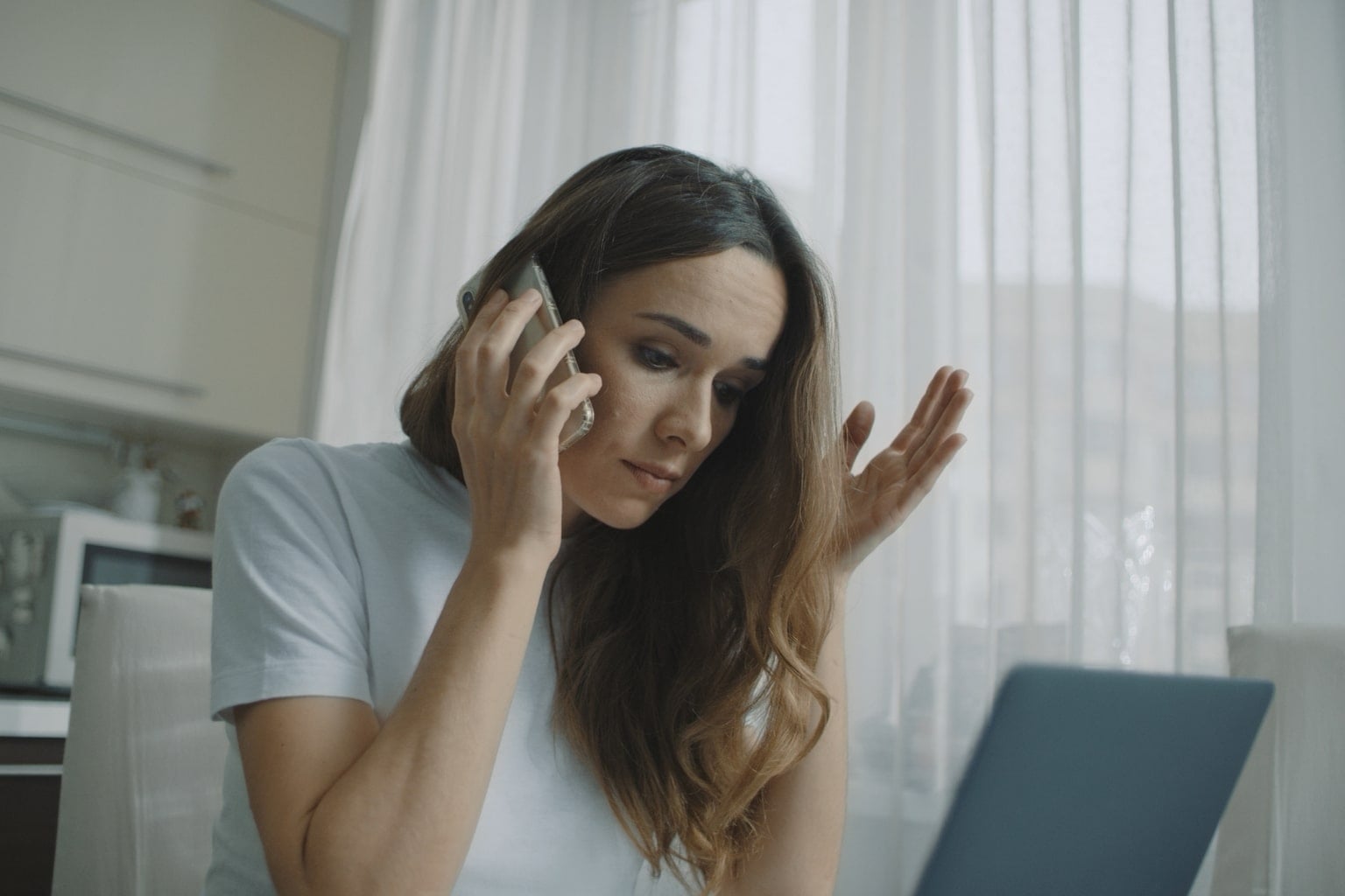 Options to Avoid Foreclosure in the Bay Area: Homeowner talking on the phone