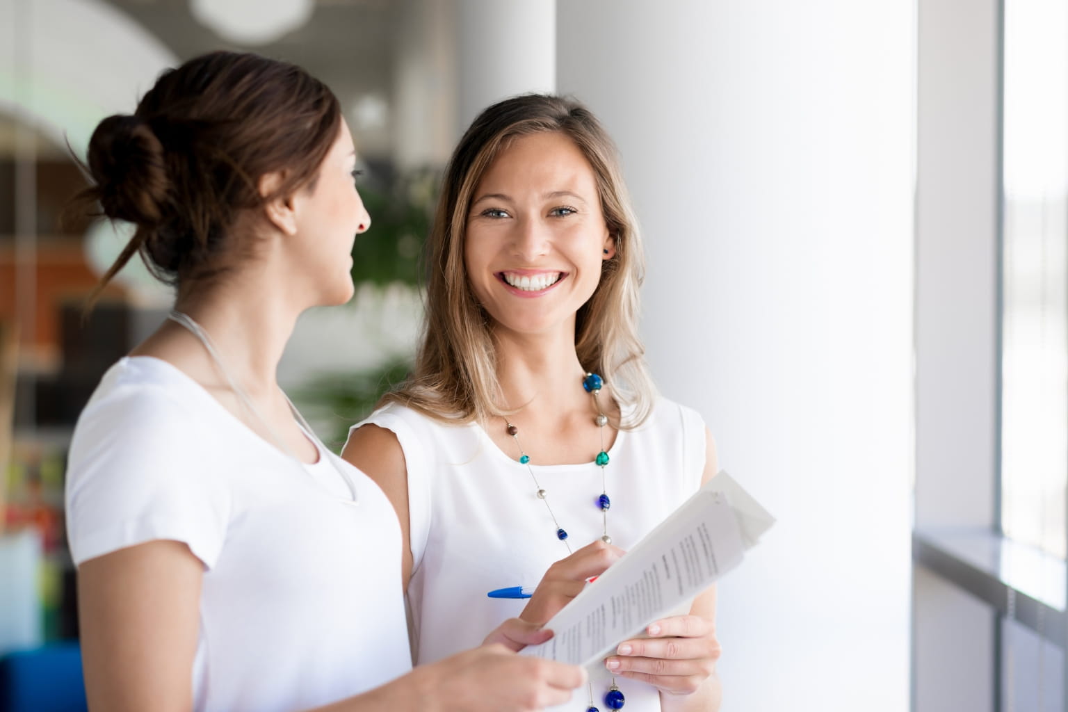 Do You Have to Evict Tenants Before Selling a Rental Property in California? Landlord talking with tenant