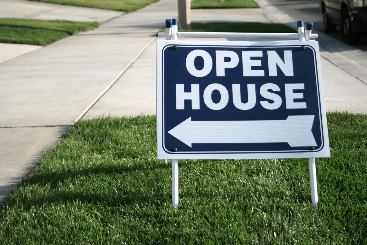 How to Sell a Home Fast When Downsizing or Retiring in California open house sign