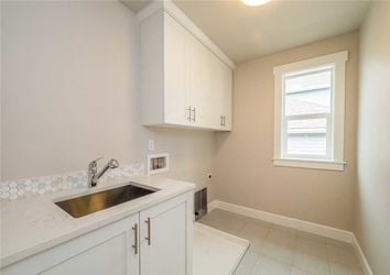 woodincreek-lot16-laundry