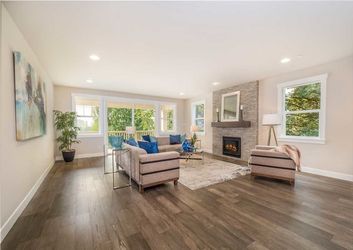 woodincreek-lot16-livingroom