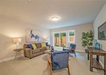 woodincreek-lot16-livingroom2