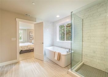 woodincreek-lot16-masterbath2