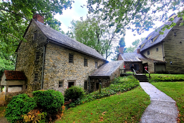 Ephrata_Cloister_-_Hines_Tours_1