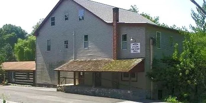 evans-candy-mill-retail-store-448x287-829ac924-1920w