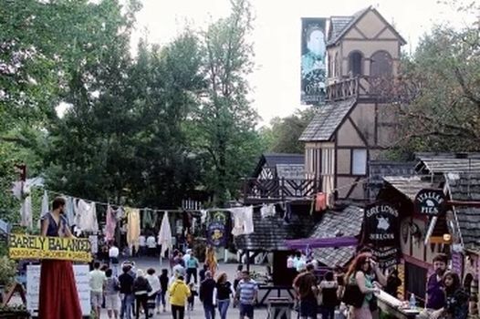 pa-ren-faire