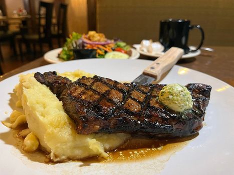 Loxley’s Restaurant and Patio Bar
