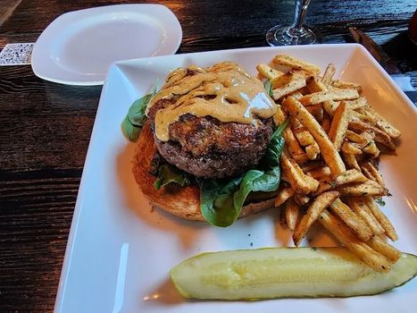 Bullys Restaurant & Pub