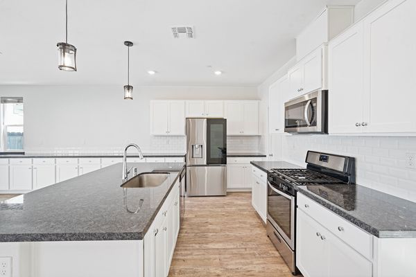 467 Yarrow Dr-10