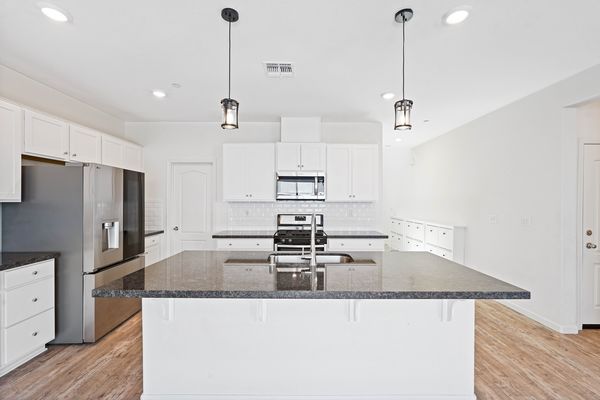 467 Yarrow Dr-12