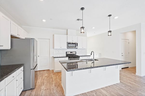 467 Yarrow Dr-13