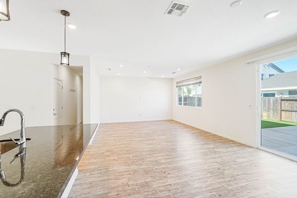 467 Yarrow Dr-19
