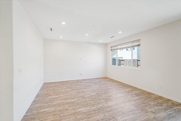 467 Yarrow Dr-20