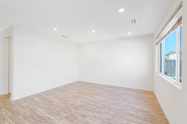 467 Yarrow Dr-21