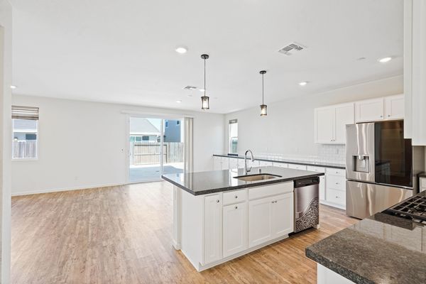 467 Yarrow Dr-9