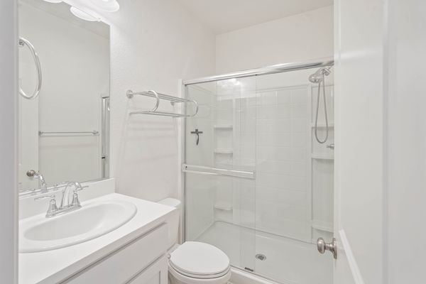 736 Iris Dr-13