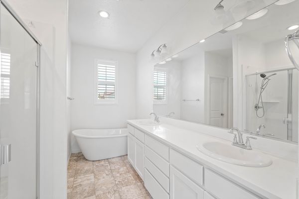 736 Iris Dr-39