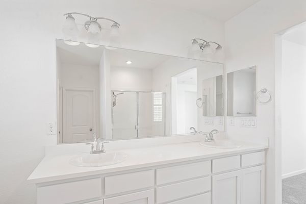 736 Iris Dr-41-