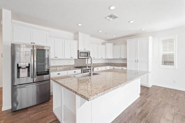 736 Iris Dr-7