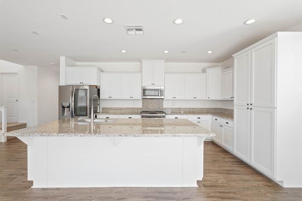 736 Iris Dr-8