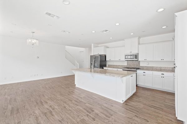 736 Iris Dr-9