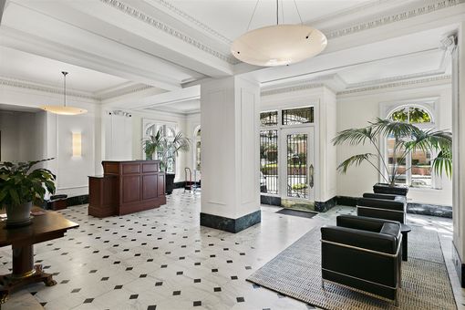 MLS 200 Lakeside Dr 503 Interior only000