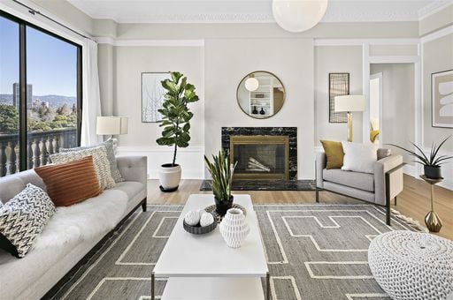 MLS 200 Lakeside Dr 503 Interior only012