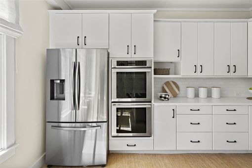 MLS 200 Lakeside Dr 503 Interior only021