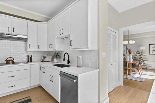 MLS 200 Lakeside Dr 503 Interior only023