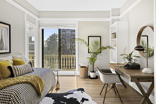 MLS 200 Lakeside Dr 503 Interior only028