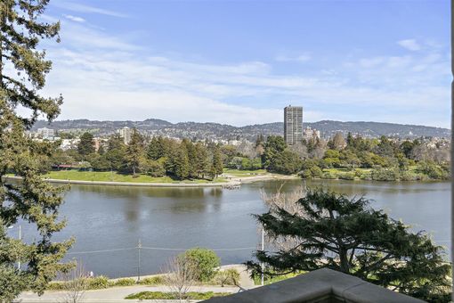 MLS 200 Lakeside Dr 503 Interior only035